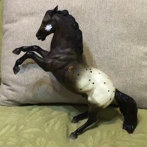 Breyer Ponokah-Eemetah, The Blackfeet Indian Horse